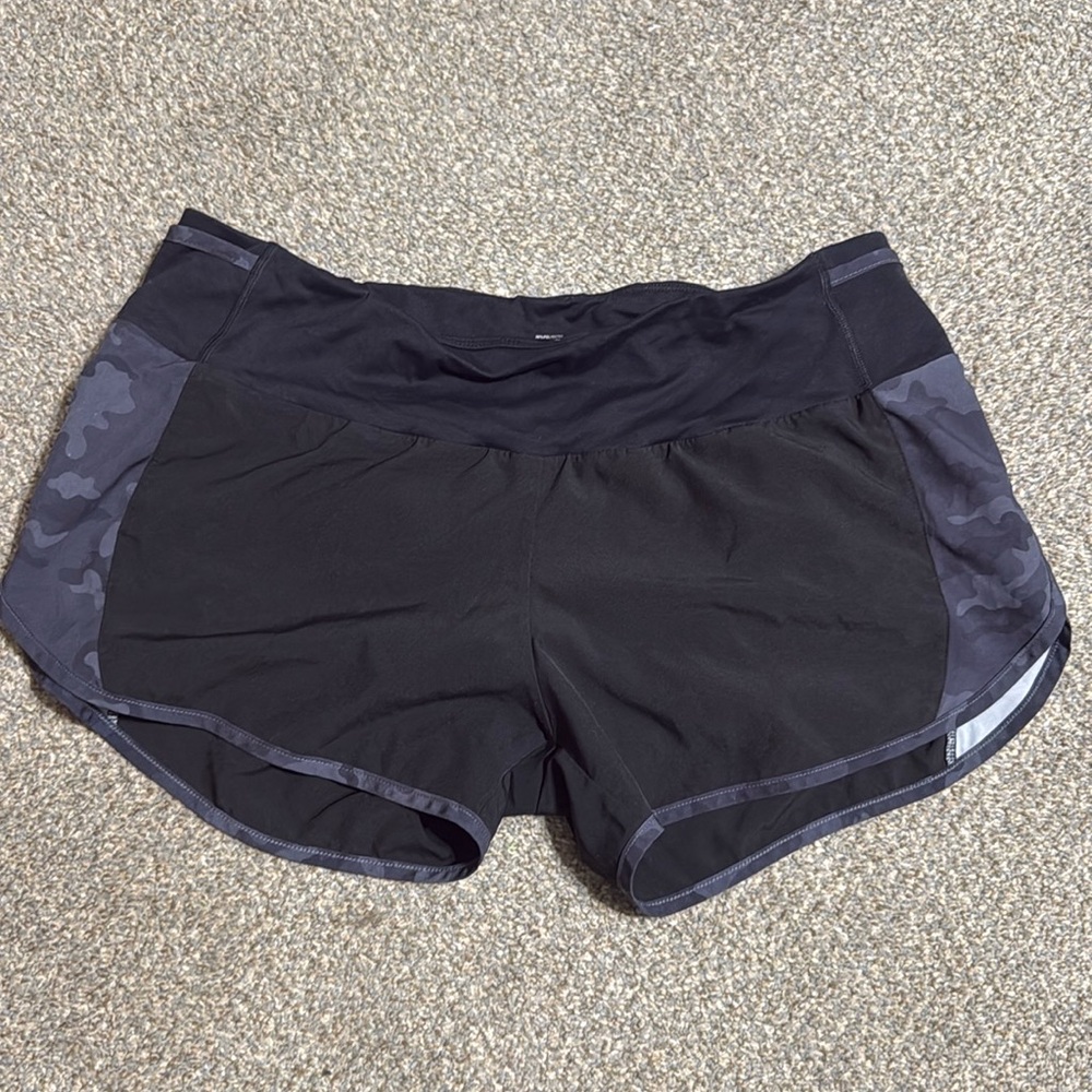 Zyia camo shorts